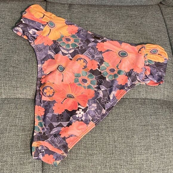 O'Neill Women's JADIA FLORAL LONG BEACH HIGH WAIST CHEEKY BOTTOMS NWT Size Med - Picture 3 of 6